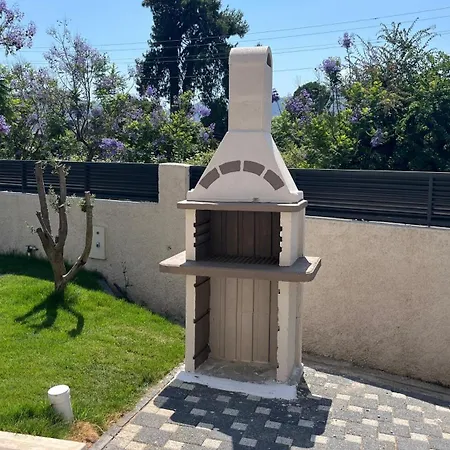 Βίλα Modern With Private Pool In Center