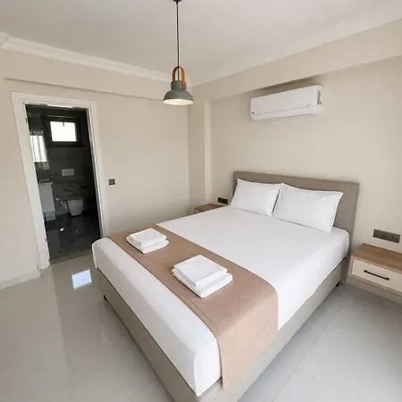 Modern With Private Pool In Center *