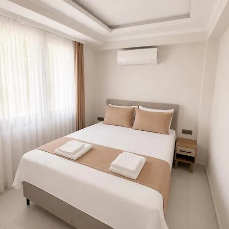 Modern With Private Pool In Center *