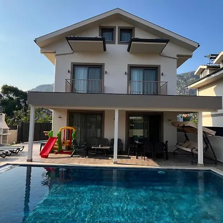 Modern With Private Pool In Center *