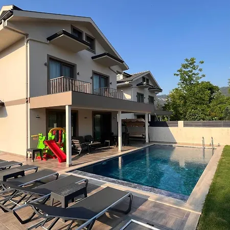 Βίλα Modern With Private Pool In Center
